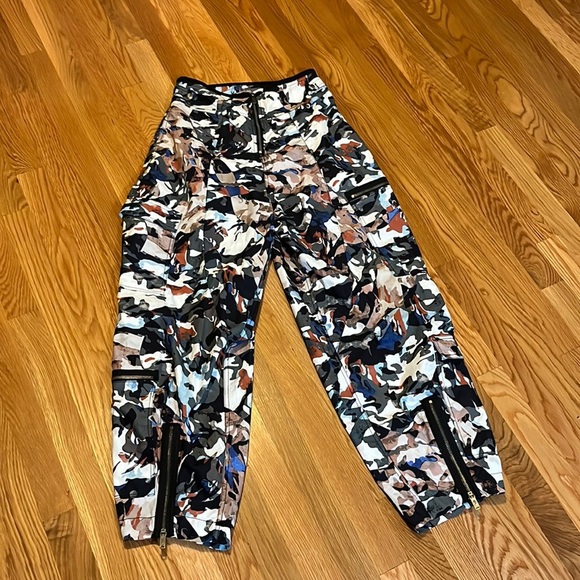 Free People Movement My Boo Pant Camo Cargo Zipper Size Small NWT - Picture 5 of 16